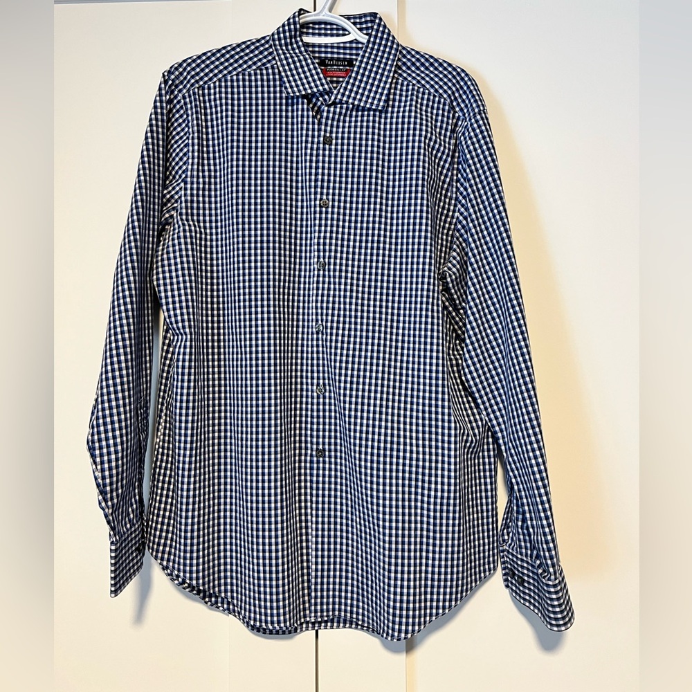 Men’s Van Heusen dress shirt